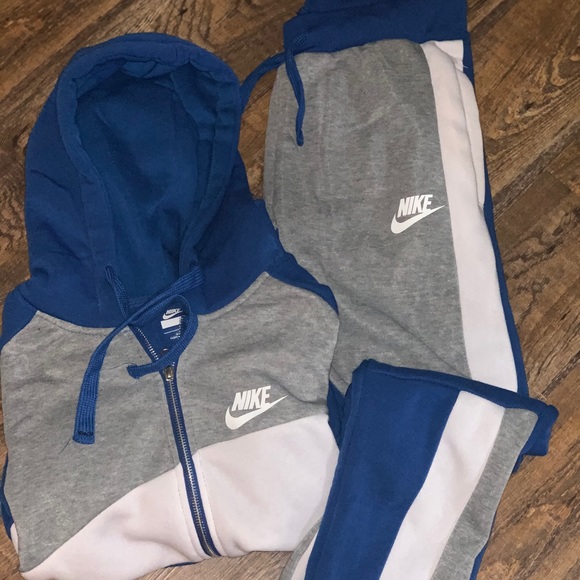 womens nike sweat suits
